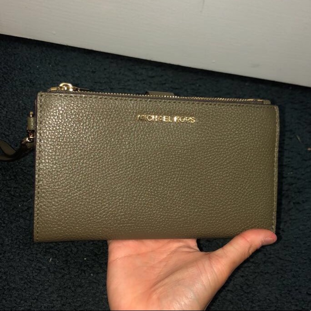 Michael kors wallet
